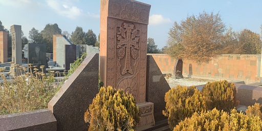 Зейтунское кладбище в столице Армении, фото